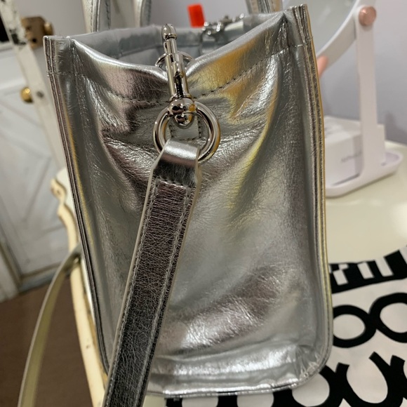 Marc Jacobs Silver Crossbody Bag - Picture 4 of 8